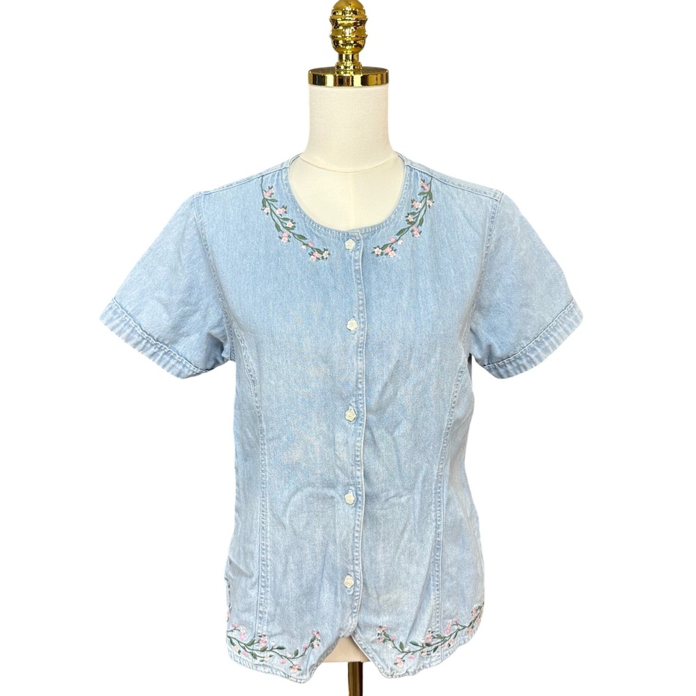 Bill Blass Vintage Light Wash Denim Floral Embroidered Short Sleeve Button Top